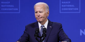 Советник Байдена назвал «пощёчиной Бога» его болезнь в разгар предвыборной гонки