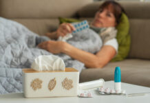 Врач Токарев рассказал, как отличить грипп от COVID-19