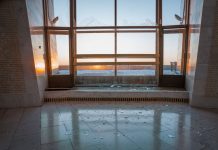 Последствия циничного удара армии РФ: в Киеве поврежден зал славы у монумента «Родина-мать» – Минкультуры