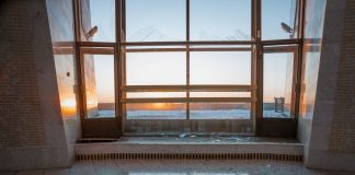 Последствия циничного удара армии РФ: в Киеве поврежден зал славы у монумента «Родина-мать» – Минкультуры